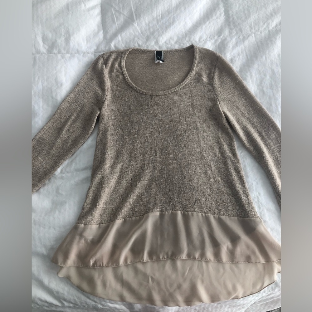 Boutique light sweater with ruffle